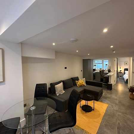 Two Bedroom House In Kilburn ลอนดอน ภายนอก รูปภาพ