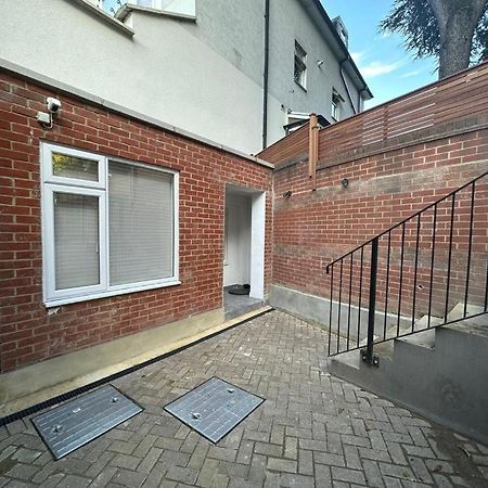 Two Bedroom House In Kilburn ลอนดอน ภายนอก รูปภาพ