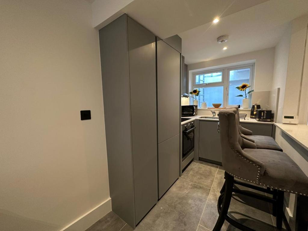 Two Bedroom House In Kilburn ลอนดอน ภายนอก รูปภาพ