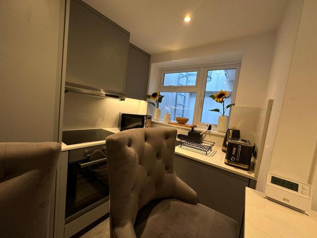 Two Bedroom House In Kilburn ลอนดอน ภายนอก รูปภาพ