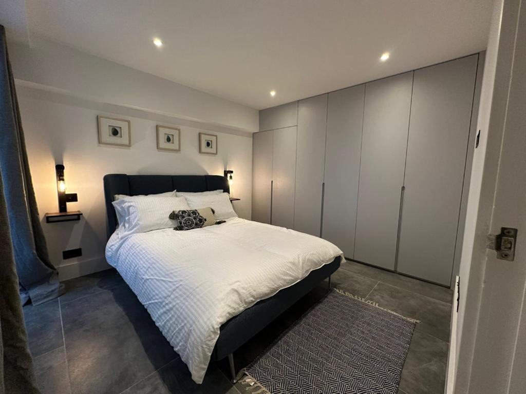 Two Bedroom House In Kilburn ลอนดอน ภายนอก รูปภาพ