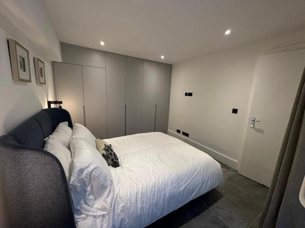 Two Bedroom House In Kilburn ลอนดอน ภายนอก รูปภาพ