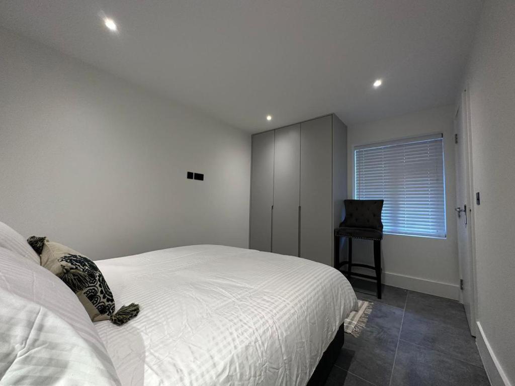 Two Bedroom House In Kilburn ลอนดอน ภายนอก รูปภาพ