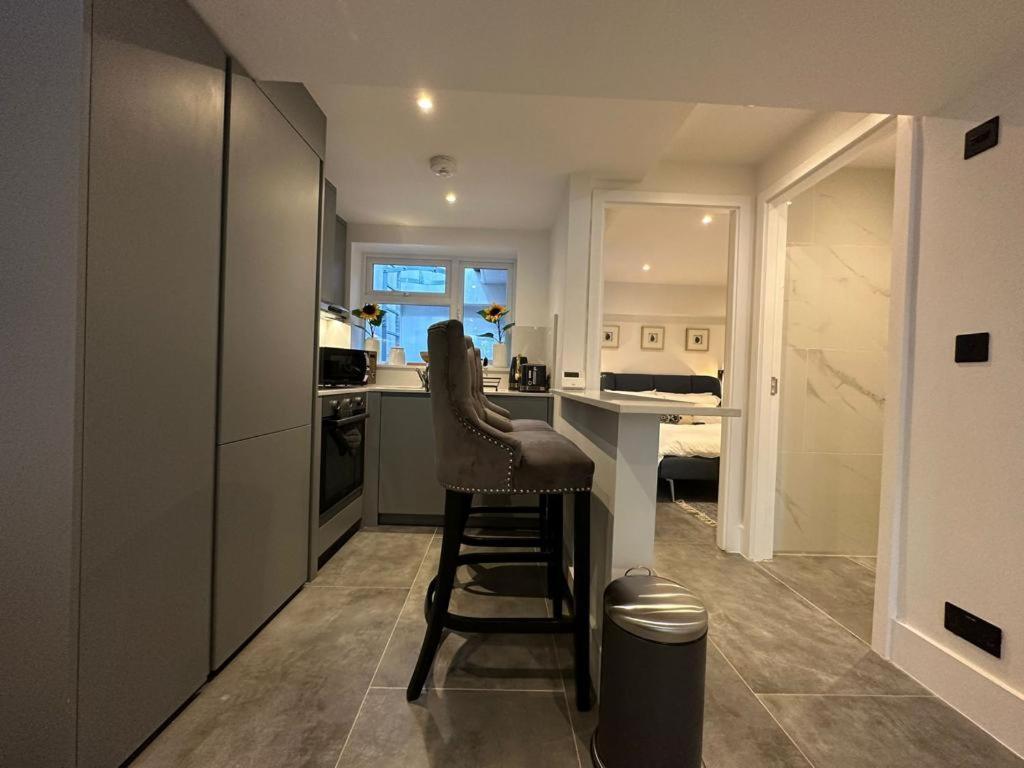 Two Bedroom House In Kilburn ลอนดอน ภายนอก รูปภาพ